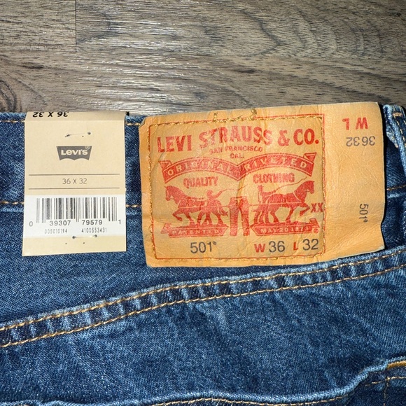 NWT Levis 501 Original Fit Jeans Straight Leg Button Fly 100% Cotton Blue 36x32 - Picture 3 of 4